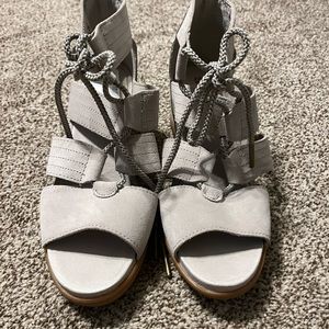 Sorel Joanie II Beige wedge sandals 8.5